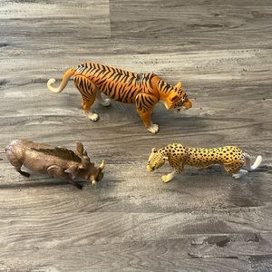 Jumanji animal action figures. Tiger, cheetah and wart hog.